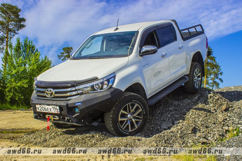 Hilux в силовом обвесе от Rival