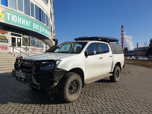 Машина для рыбалки Isuzu D-Max MT 32