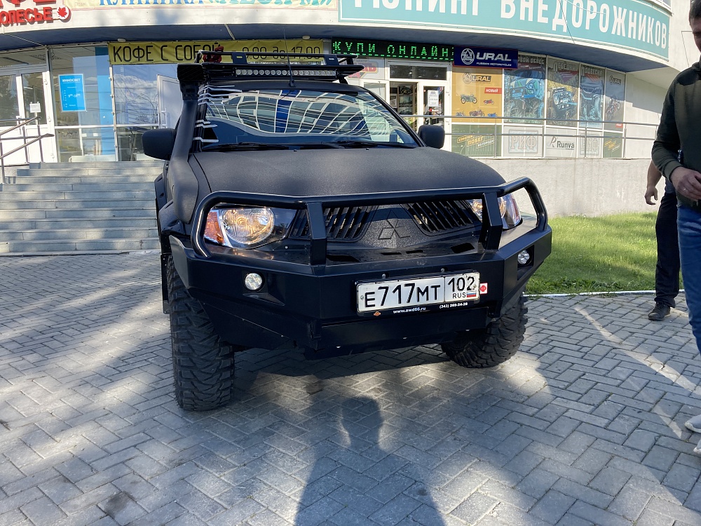 Mitsubishi L200 33"