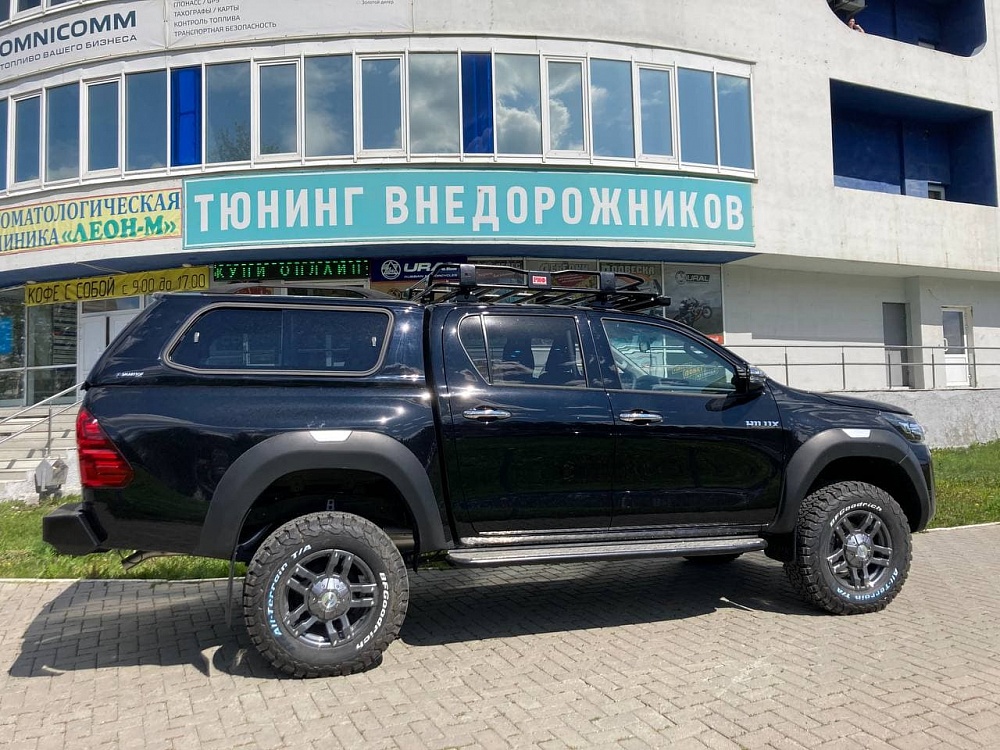 Toyota Hilux Black Onyx 2021 AT 32"