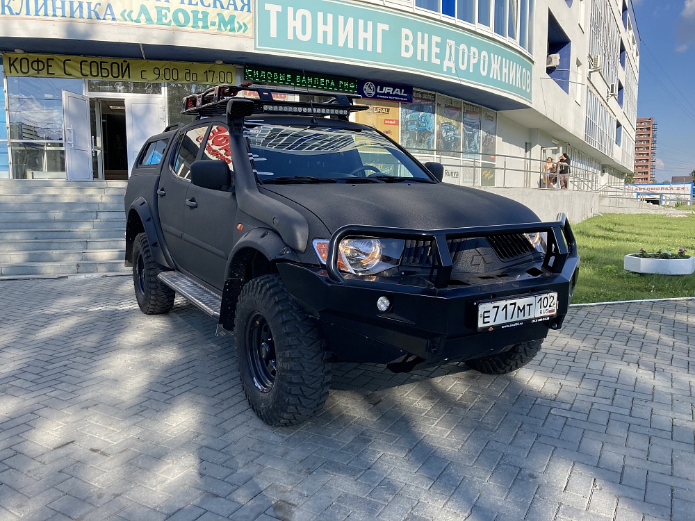 Mitsubishi L200 33"